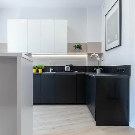 In The Center דירה *